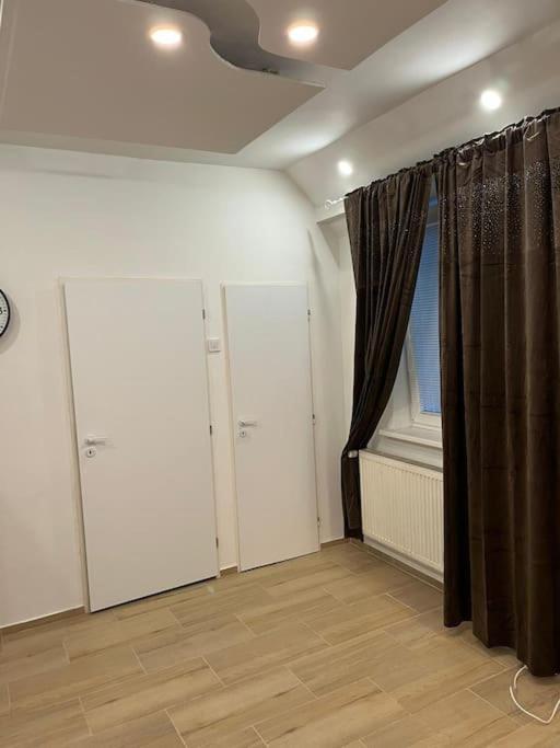 Bada Bing Plaza Apartment Bratislava Exterior photo